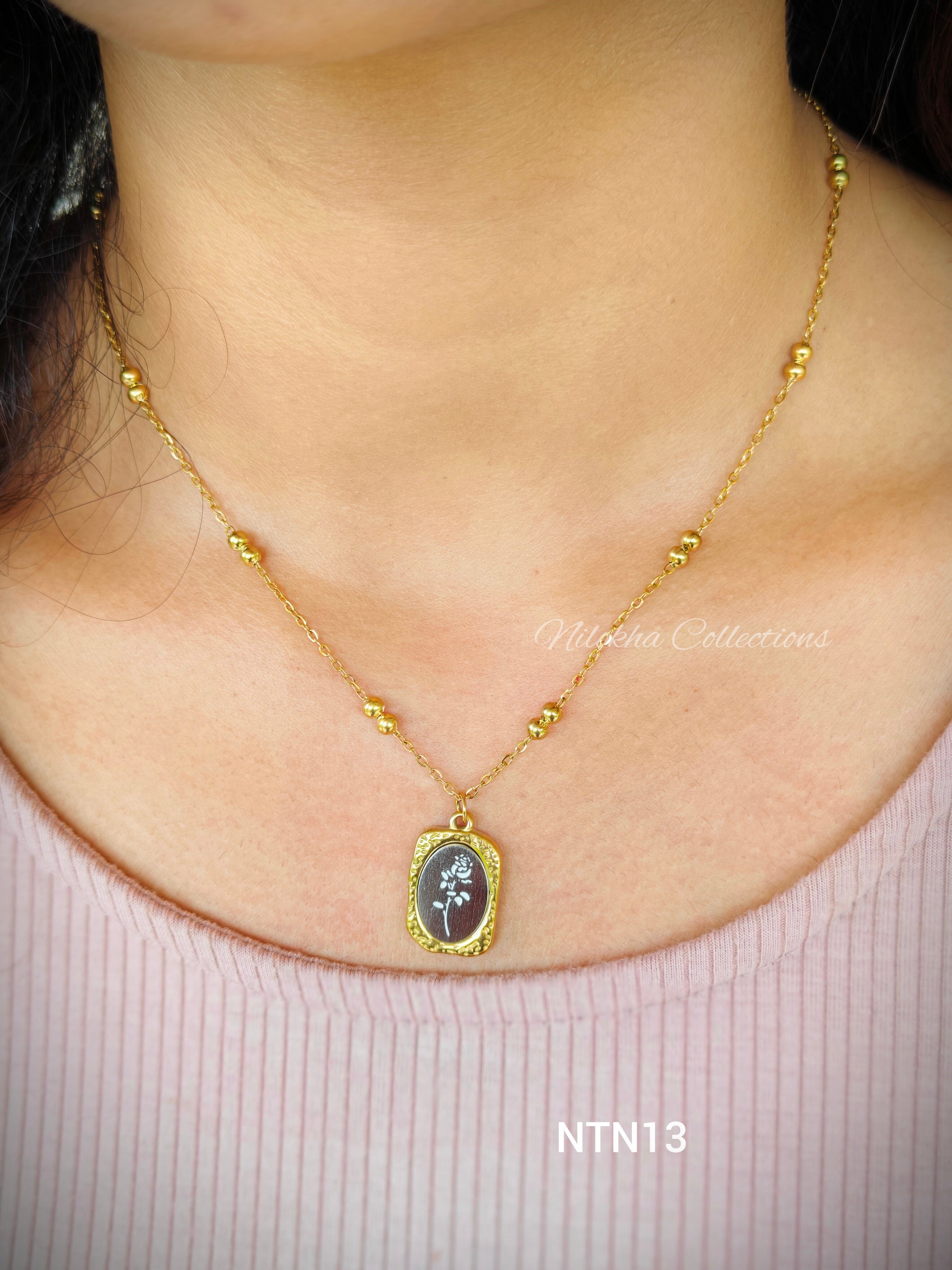 Silver floral pendant neckpiece | NTN13