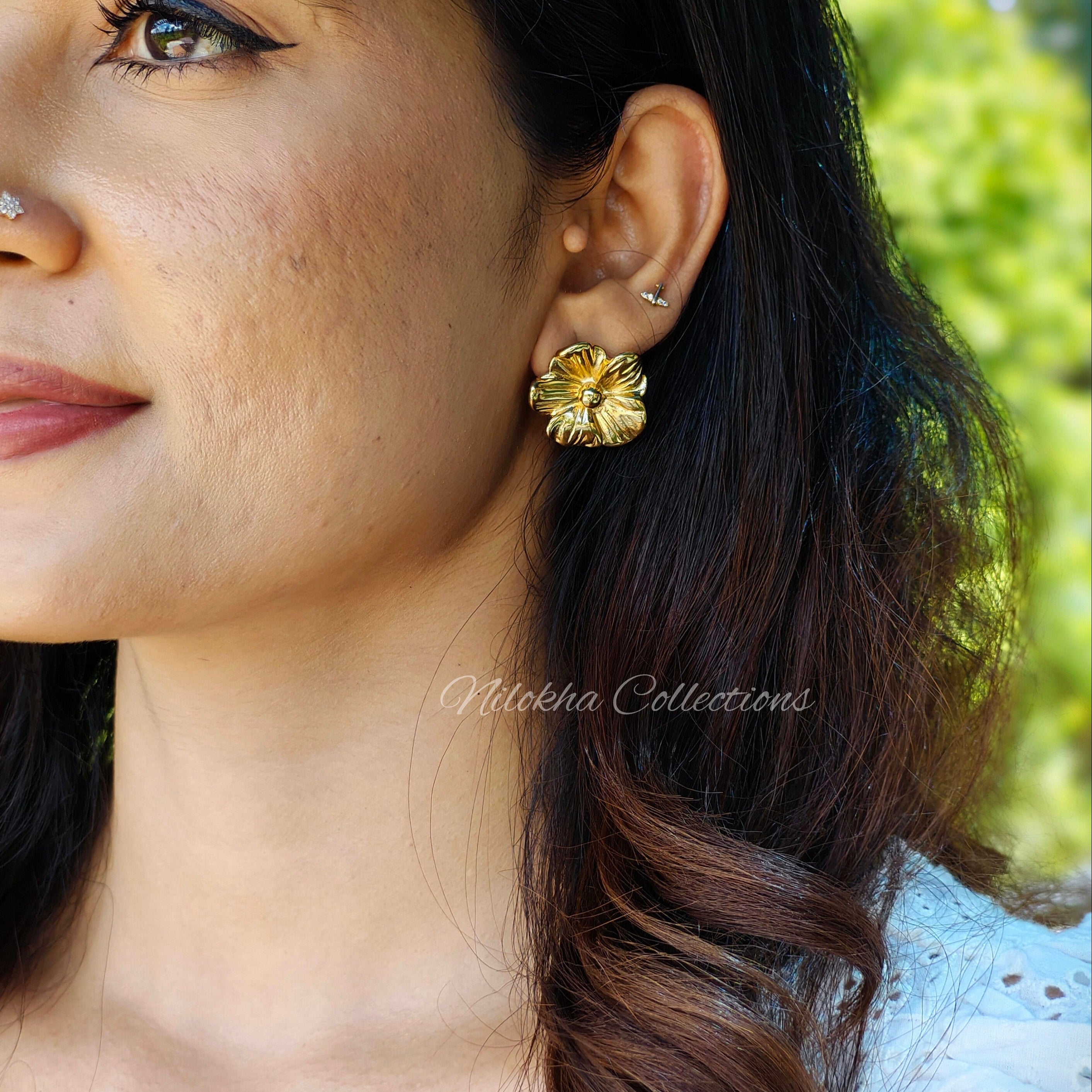 Glossy floral studs | NTE02