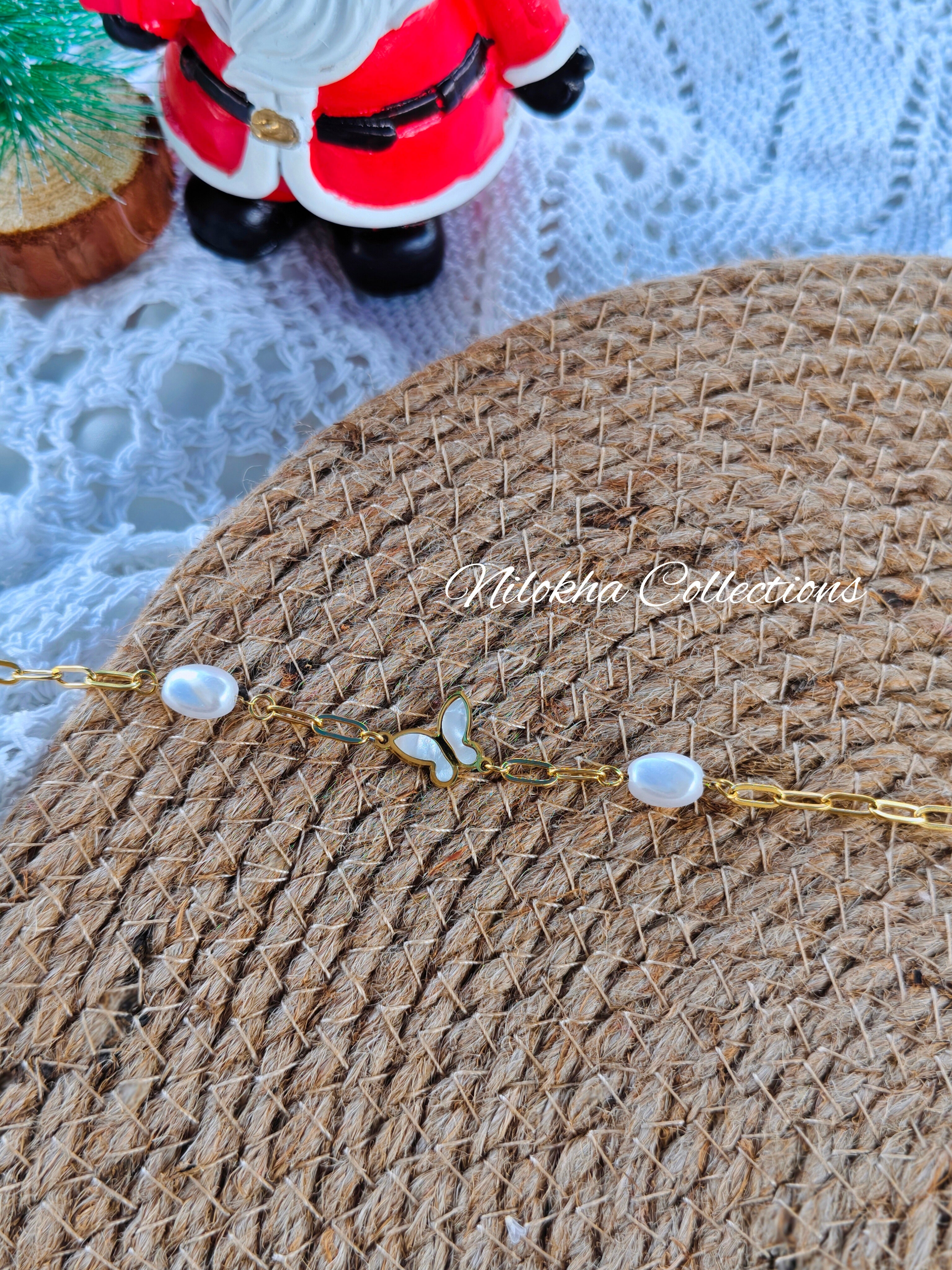 Pearl bracelet with butterfly pattern | NTB13