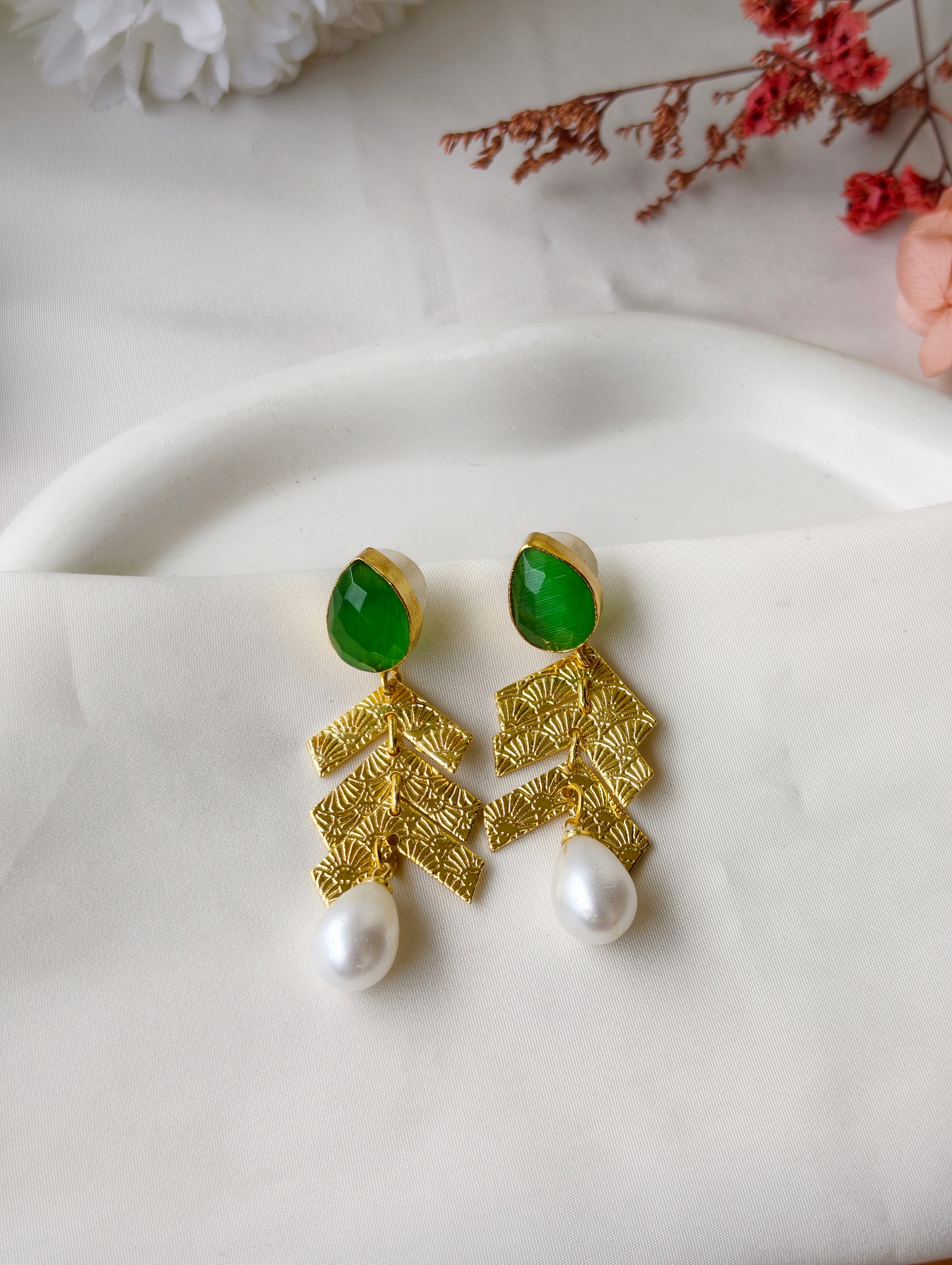 Stone hanging with pearl drops | NGE44