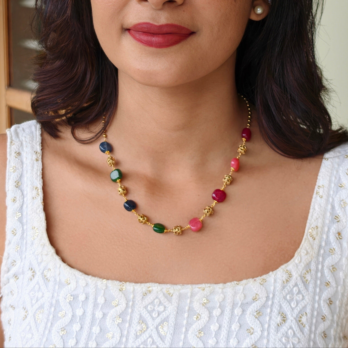 Monalisa beads chain with golden detailing |NAN226