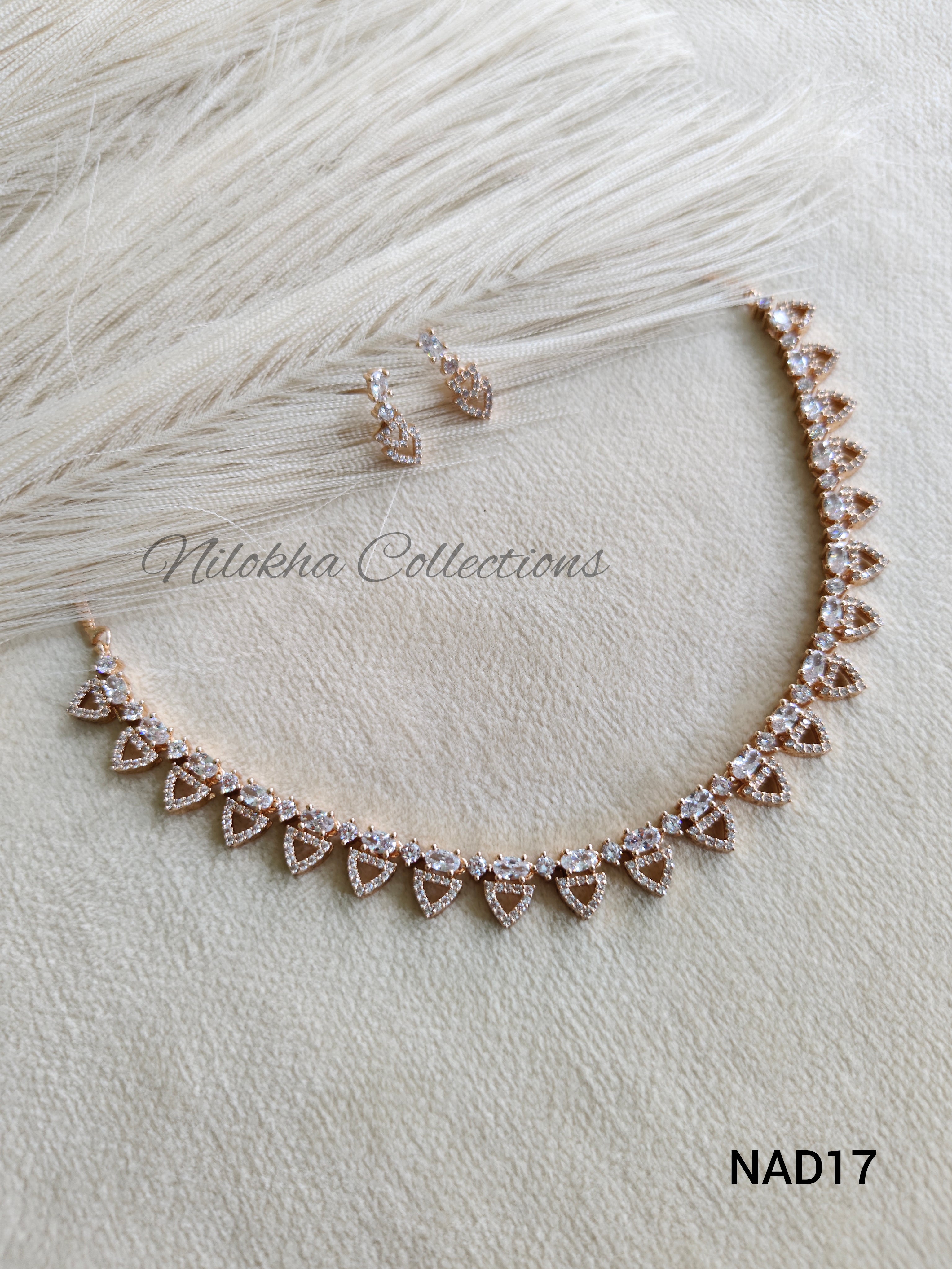 Simple triangle AD necklace | NAD17