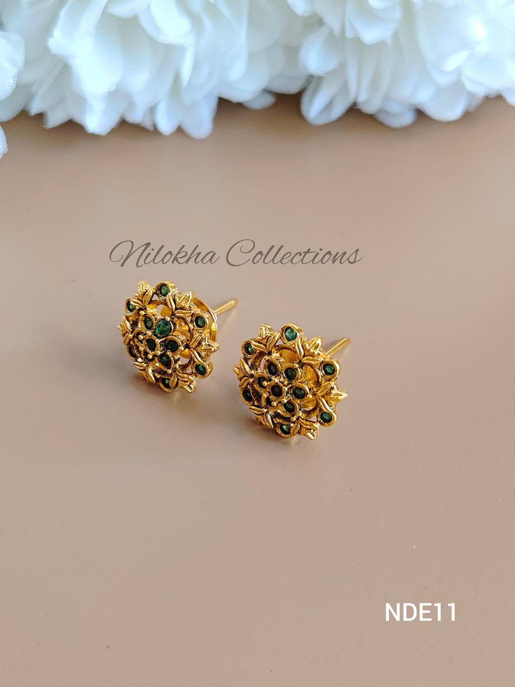 Floral stud with stones | NDE11
