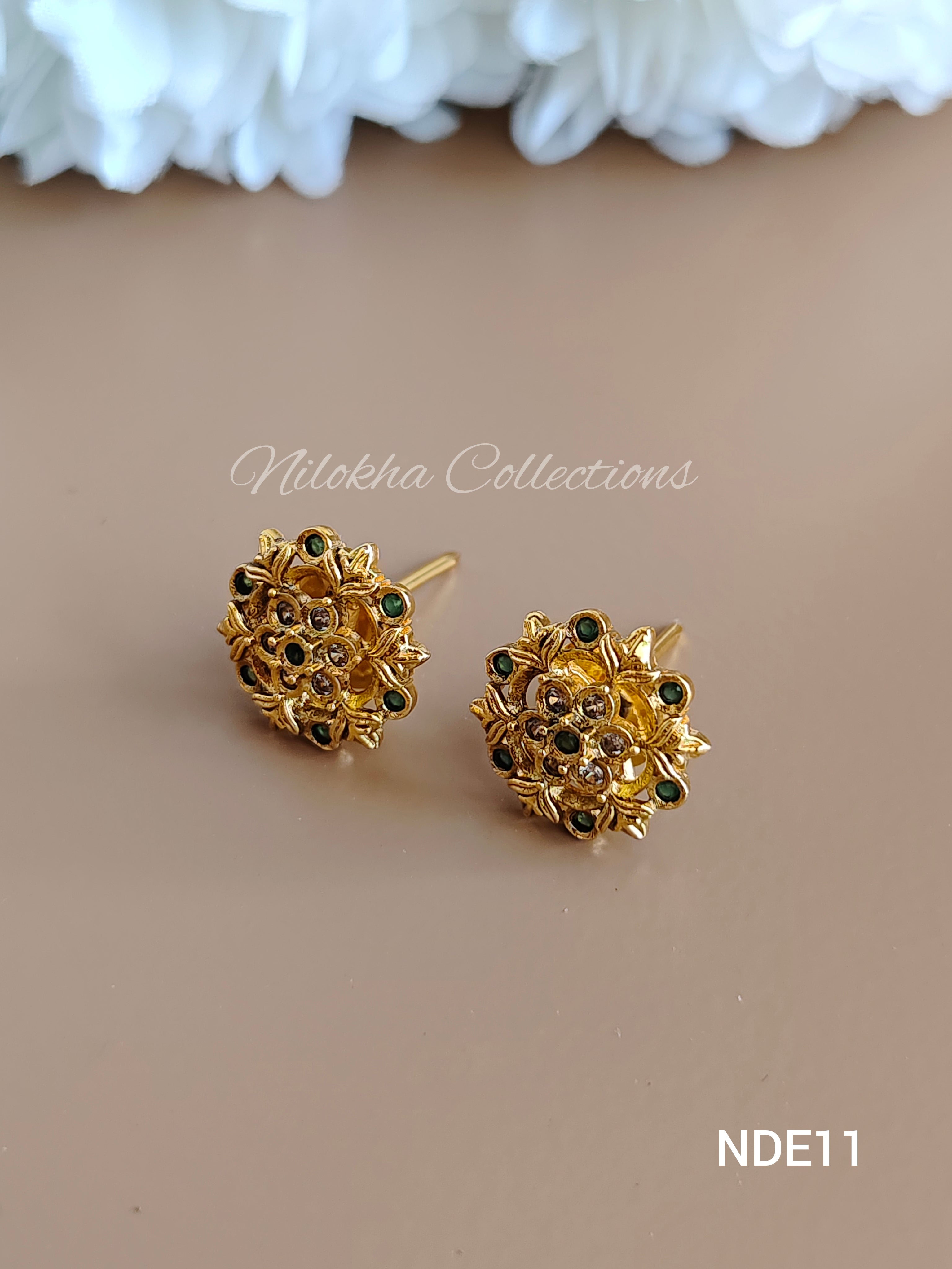 Floral stud with stones | NDE11