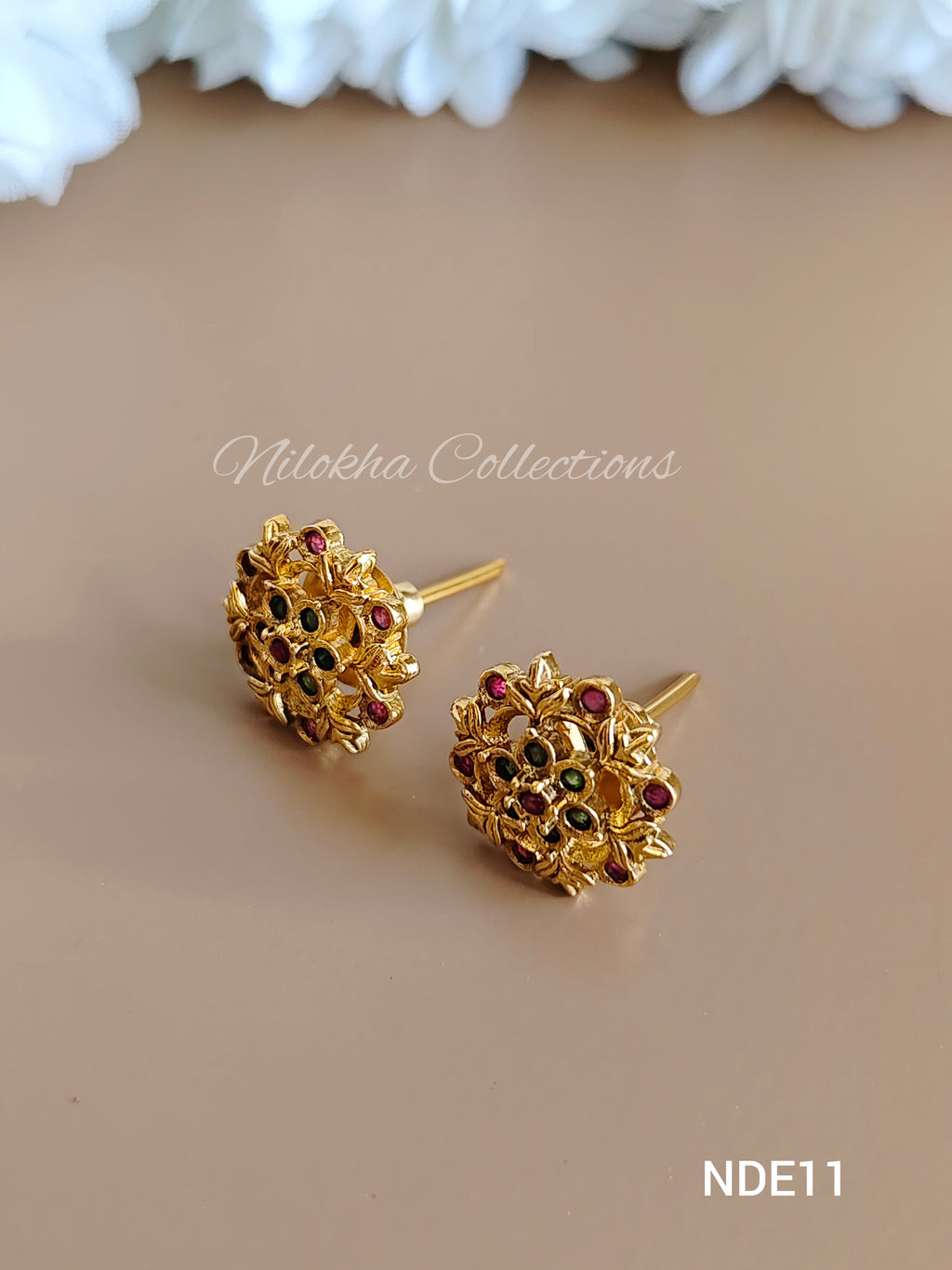 Floral stud with stones | NDE11