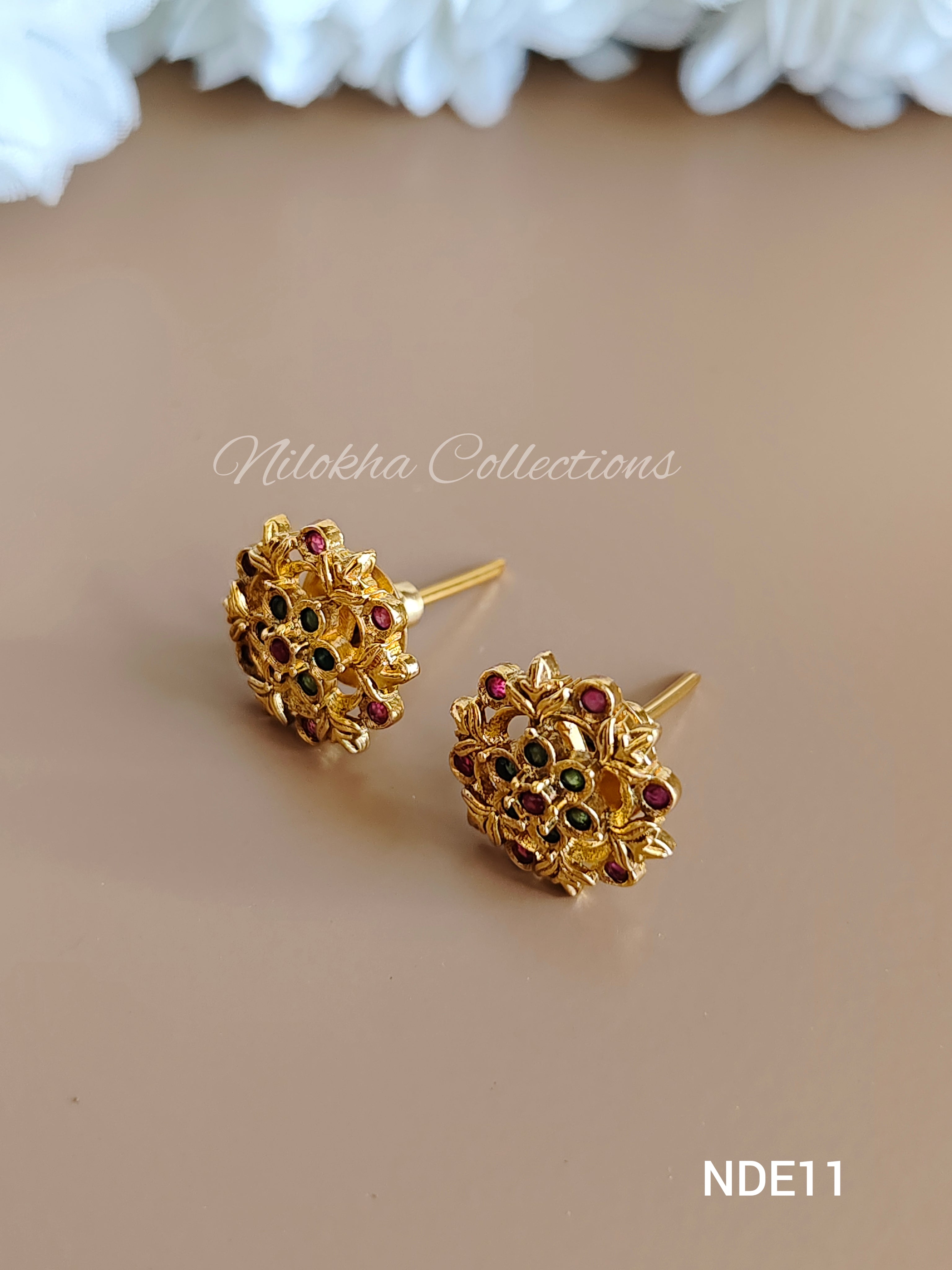 Floral stud with stones | NDE11