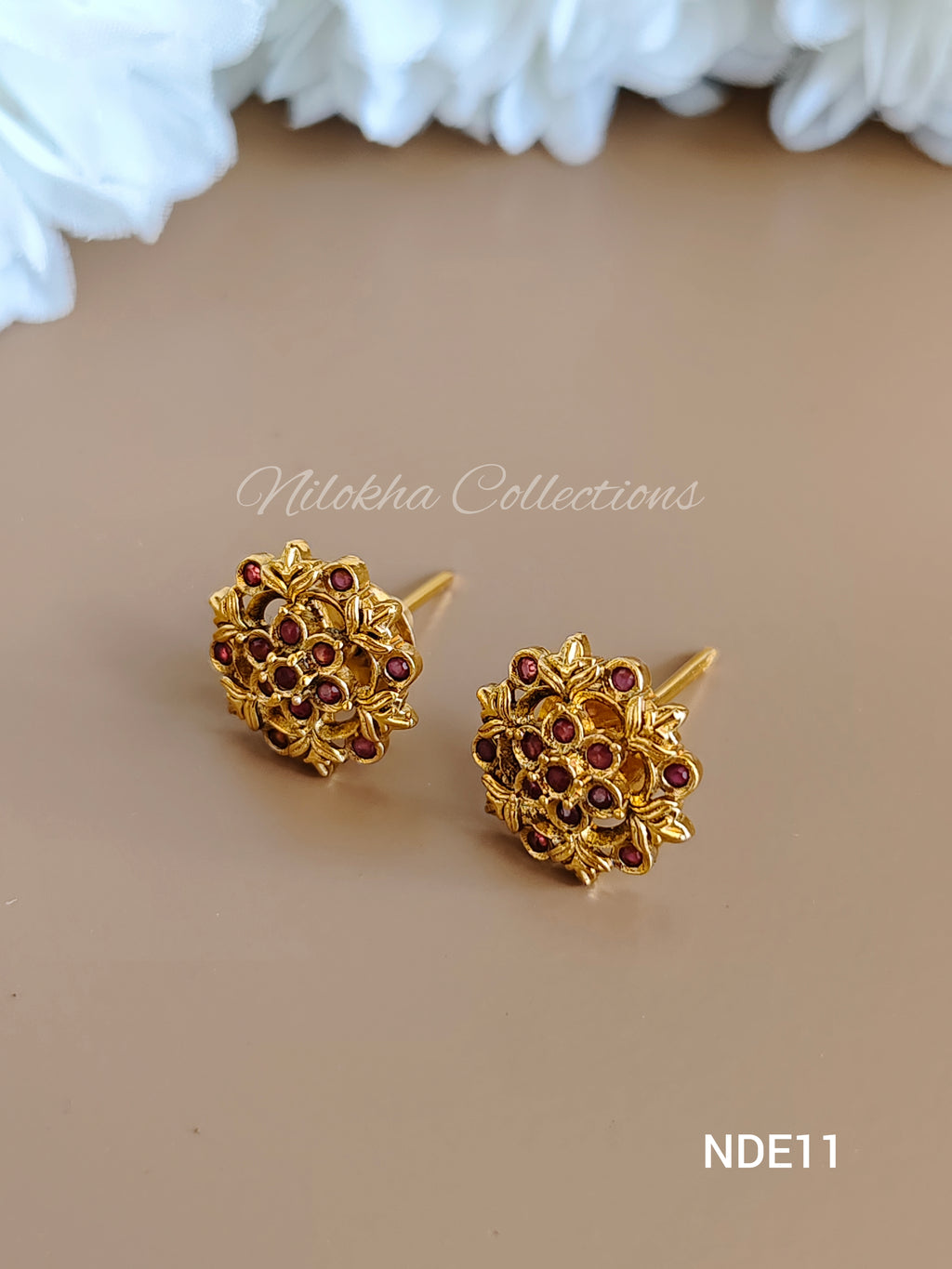 Floral stud with stones | NDE11