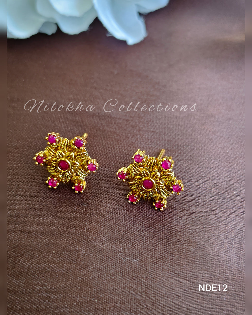 Floral stud with stones | NDE12