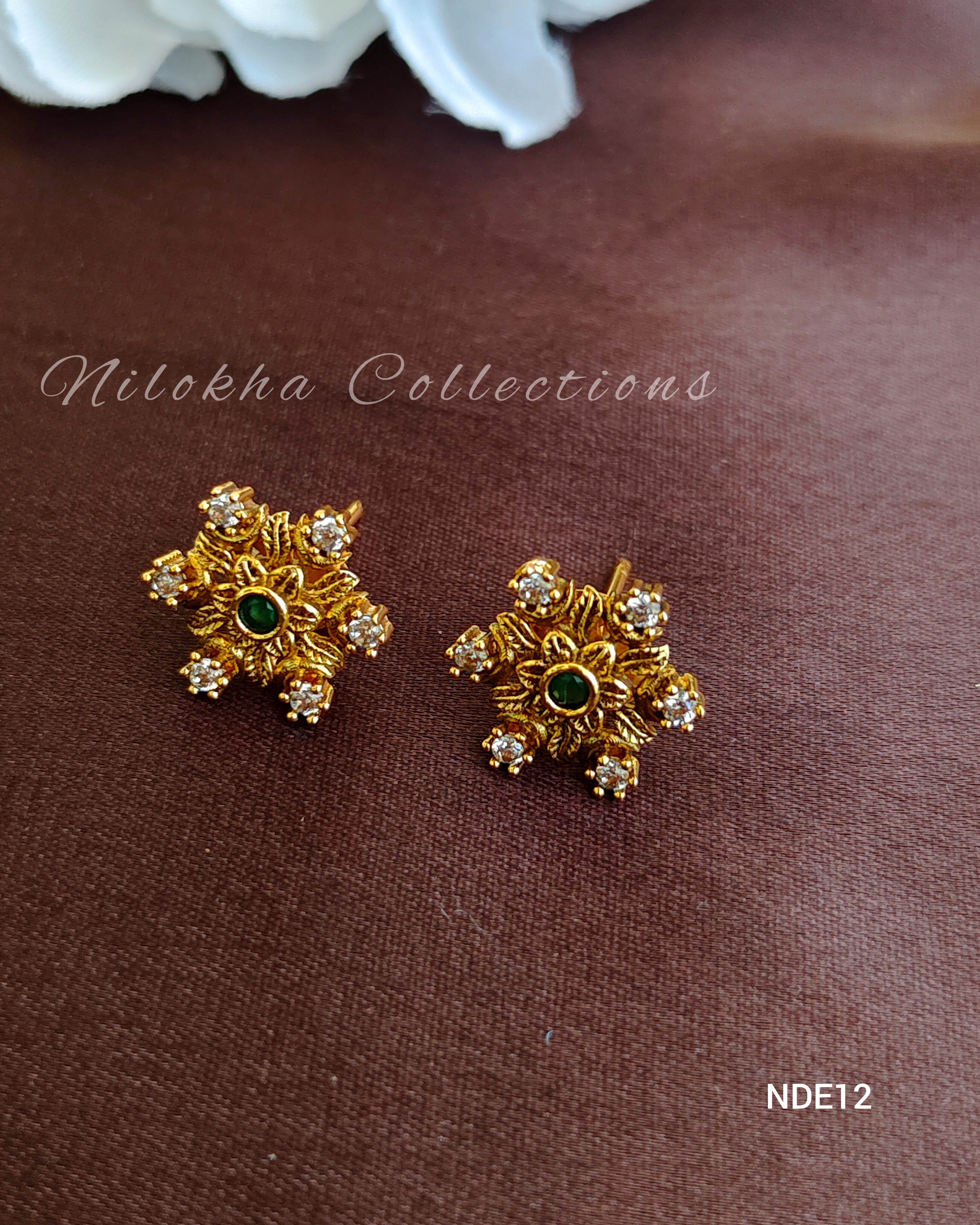 Floral stud with stones | NDE12