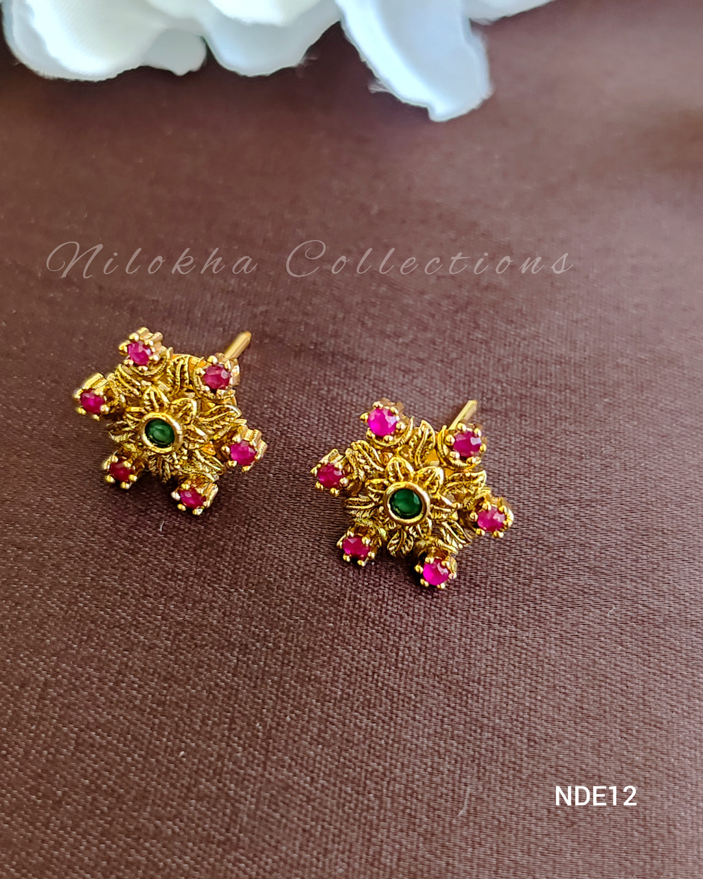 Floral stud with stones | NDE12