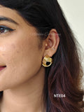 Glossy triangle studs | NTE04